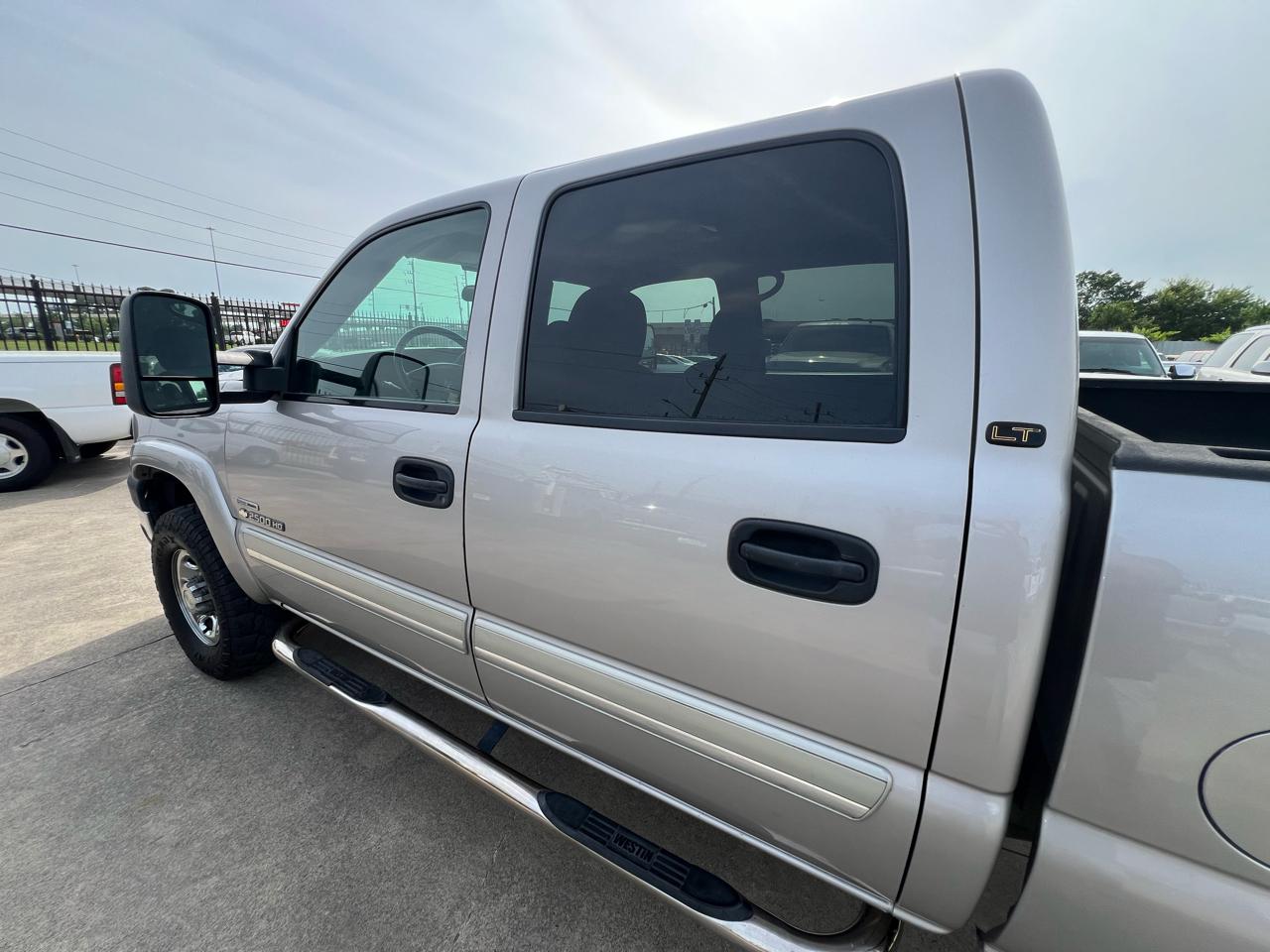 Chevrolet Silverado 2500HD LT Crew Cab 2WD 2006