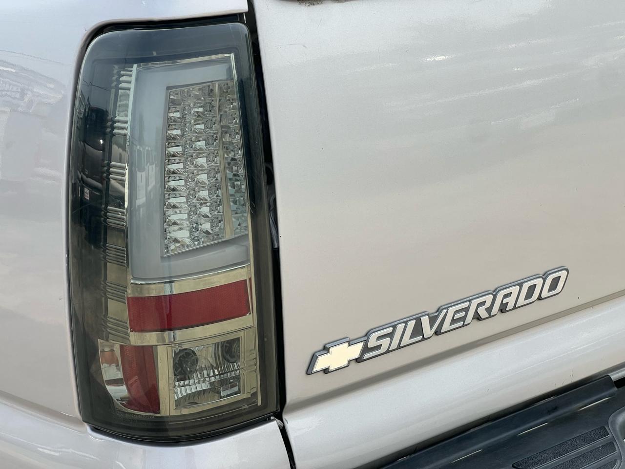 Chevrolet Silverado 2500HD LT Crew Cab 2WD 2006
