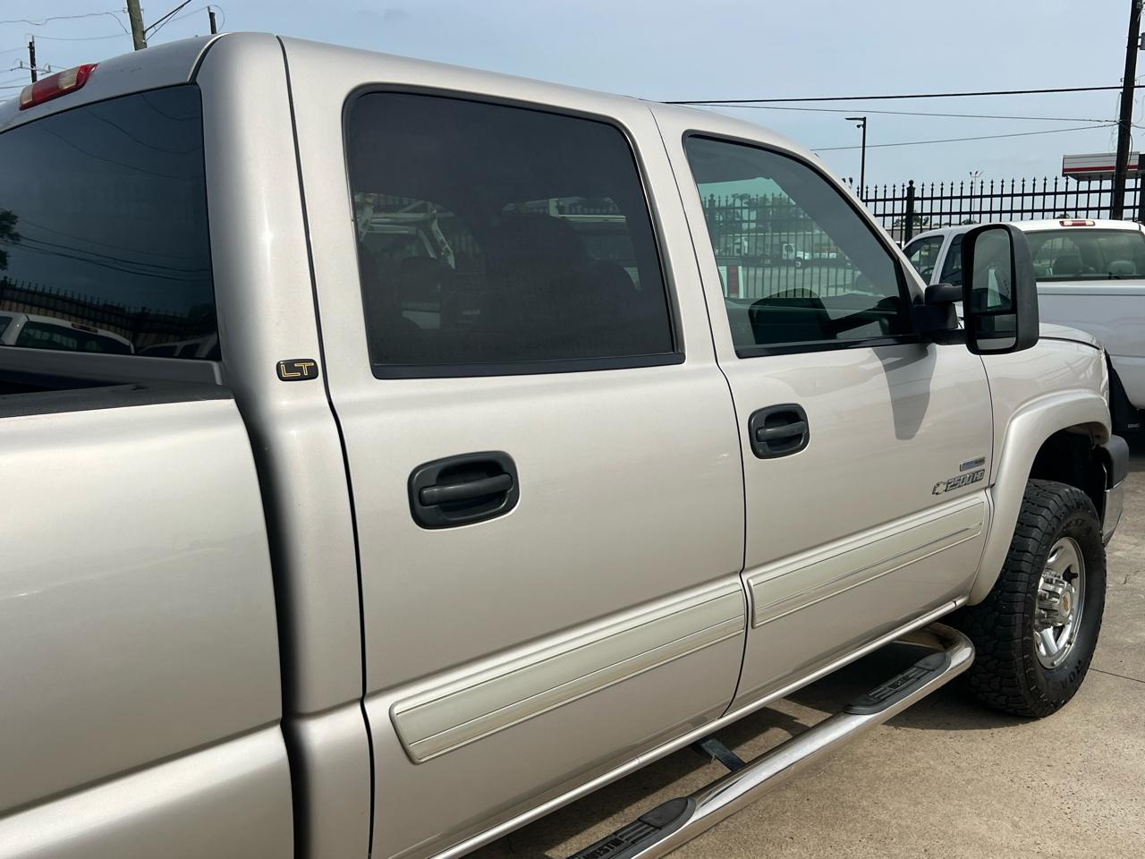 Chevrolet Silverado 2500HD LT Crew Cab 2WD 2006