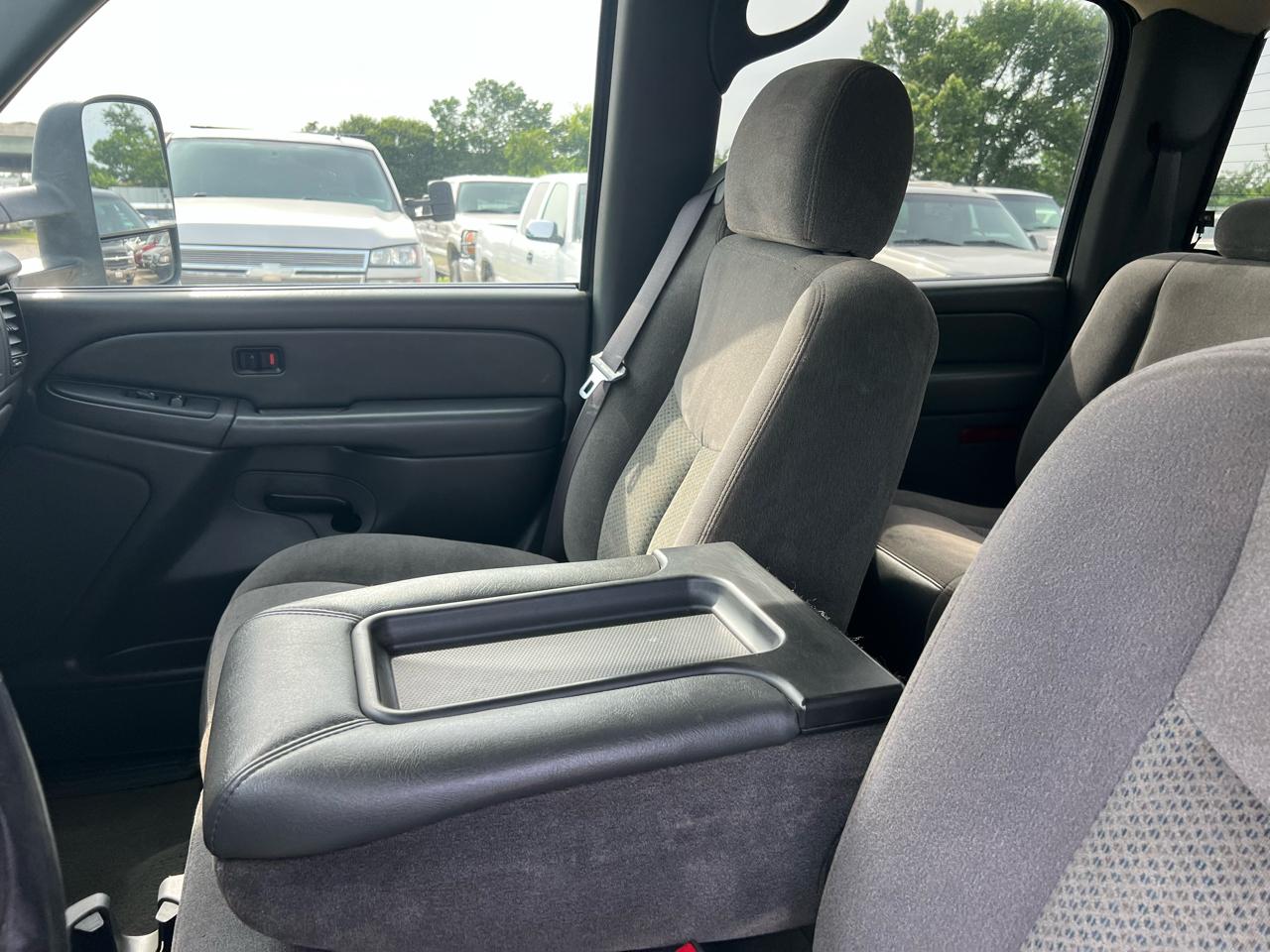Chevrolet Silverado 2500HD LT Crew Cab 2WD 2006
