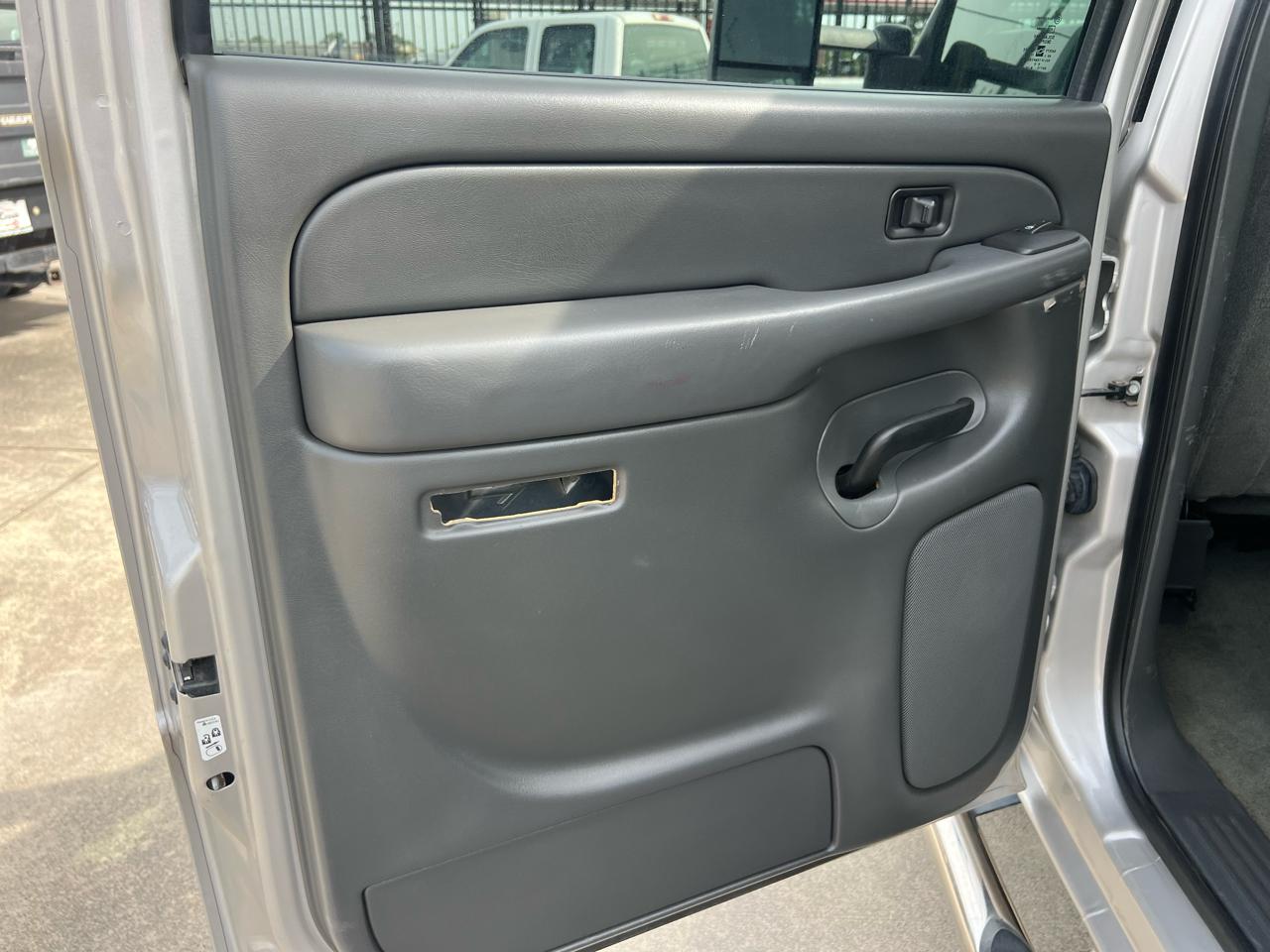 Chevrolet Silverado 2500HD LT Crew Cab 2WD 2006