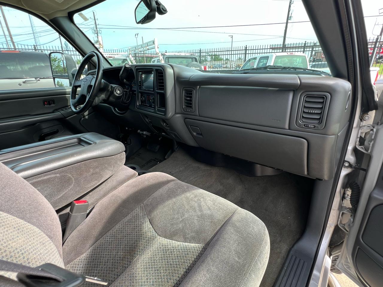 Chevrolet Silverado 2500HD LT Crew Cab 2WD 2006
