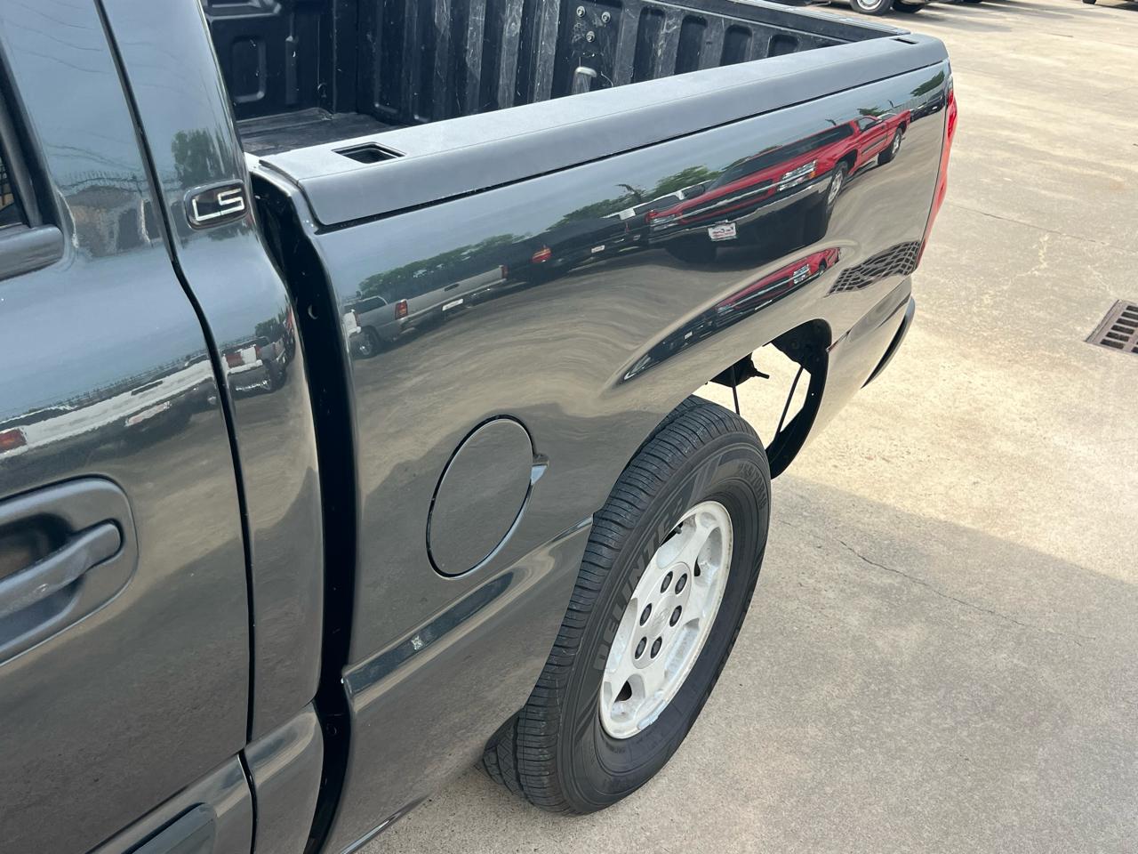 Chevrolet Silverado 1500 LS Crew Cab Short Box 2WD 2004
