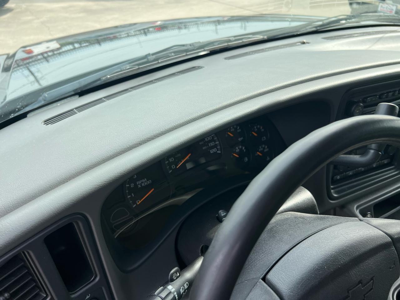 Chevrolet Silverado 1500 LS Crew Cab Short Box 2WD 2004