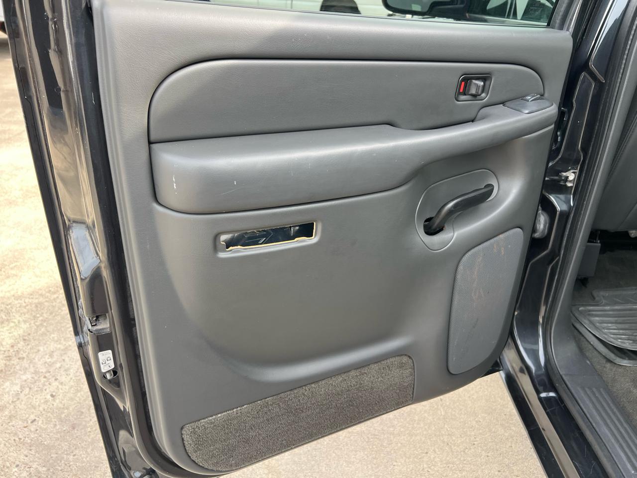 Chevrolet Silverado 1500 LS Crew Cab Short Box 2WD 2004