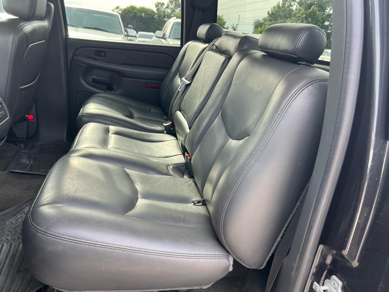 Chevrolet Silverado 1500 LS Crew Cab Short Box 2WD 2004