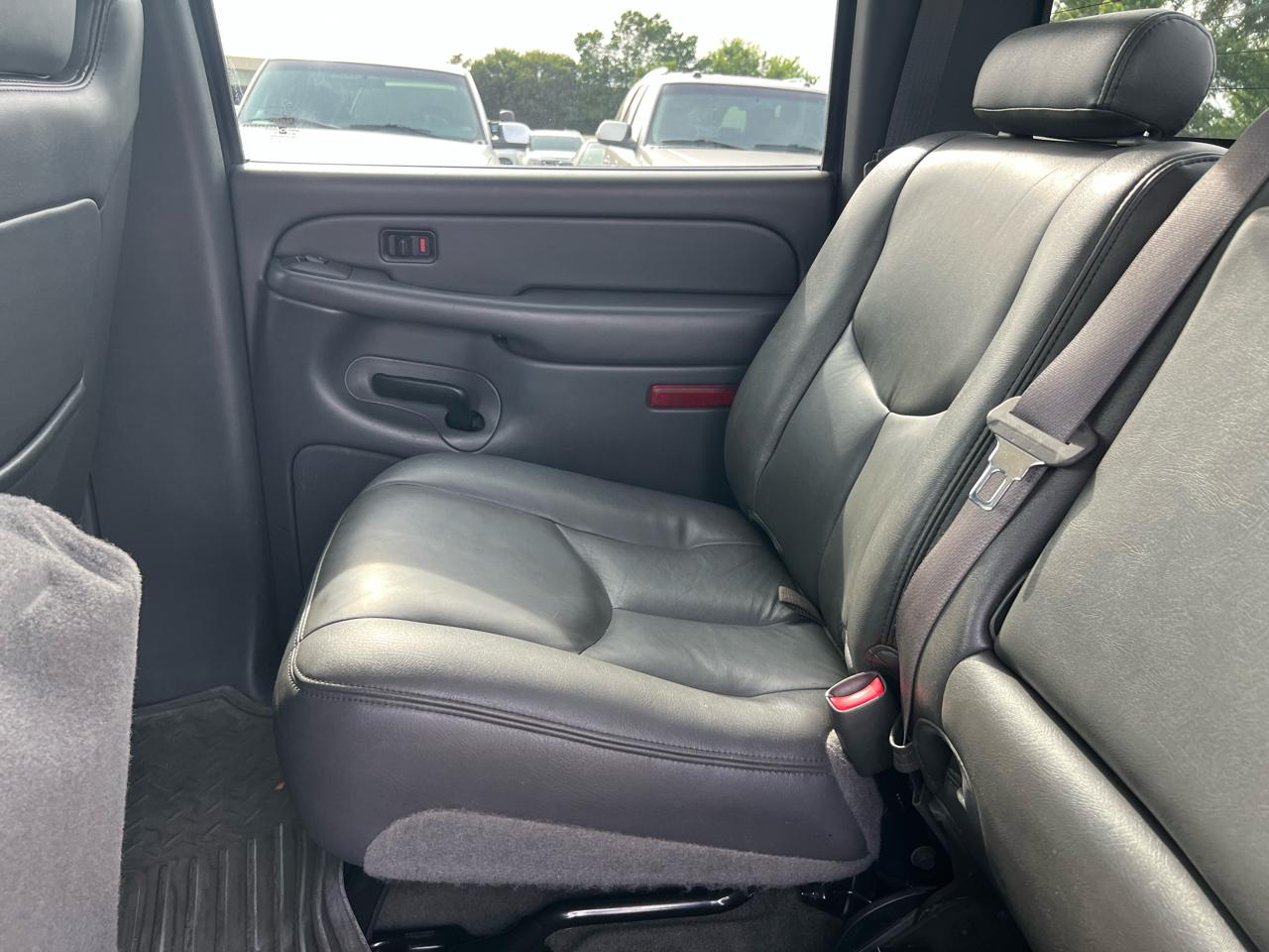 Chevrolet Silverado 1500 LS Crew Cab Short Box 2WD 2004