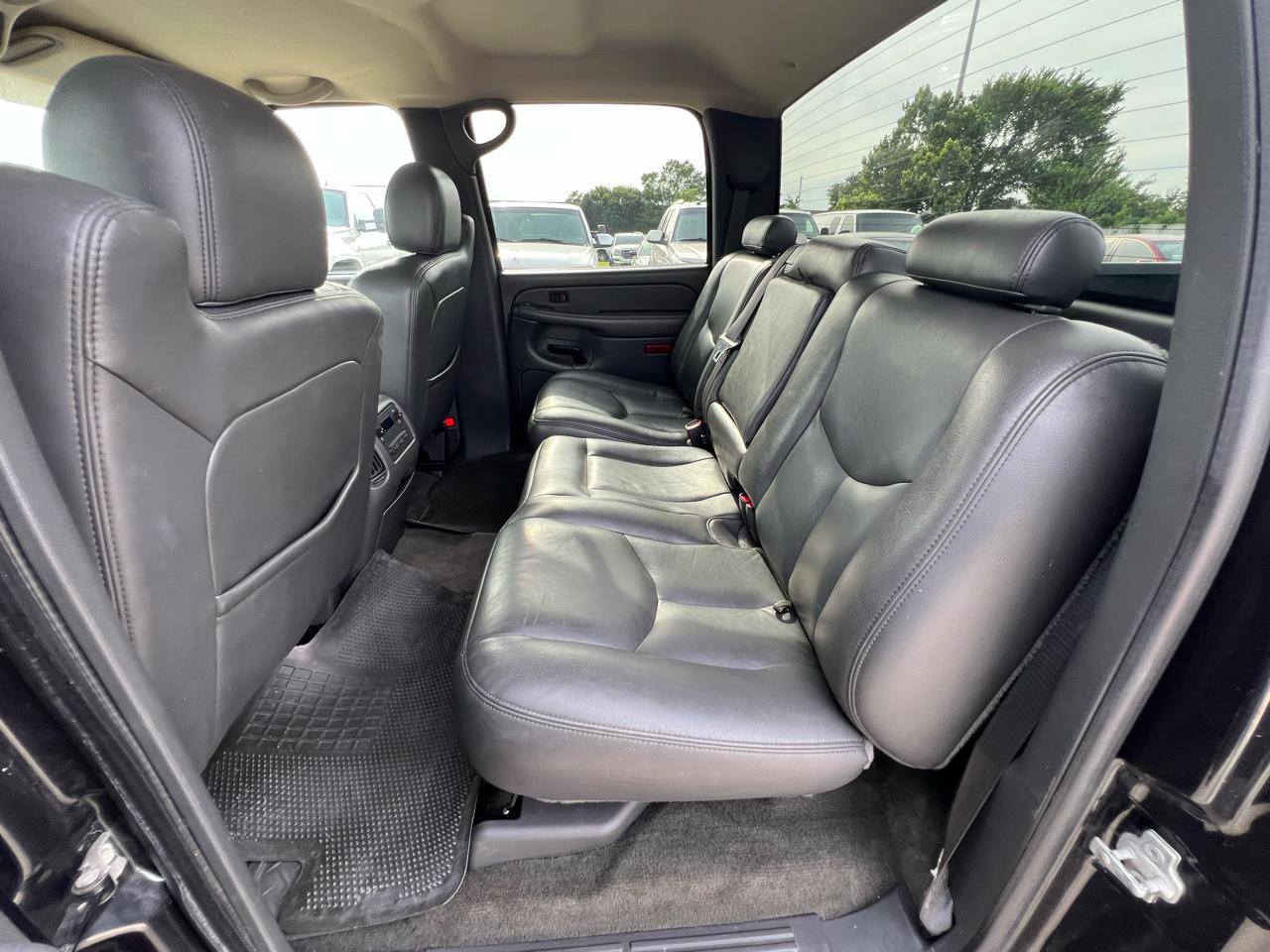 Chevrolet Silverado 1500 LS Crew Cab Short Box 2WD 2004