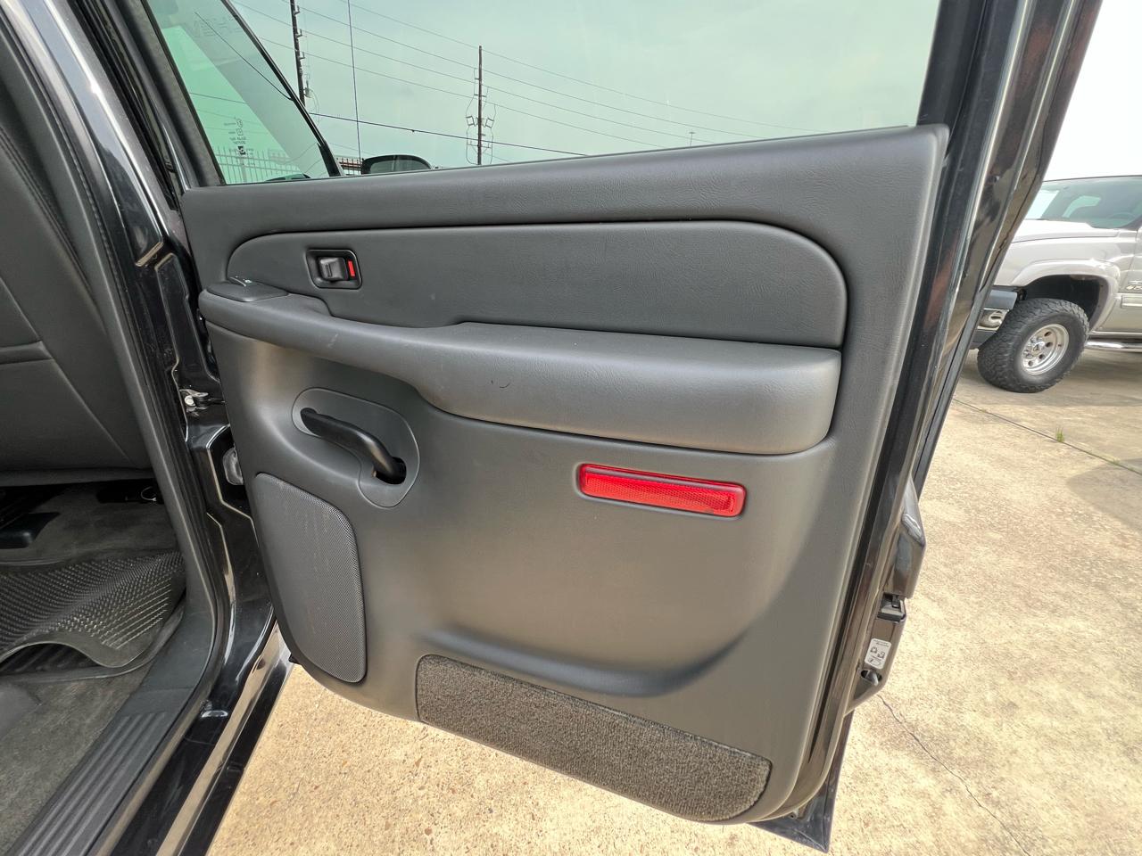 Chevrolet Silverado 1500 LS Crew Cab Short Box 2WD 2004