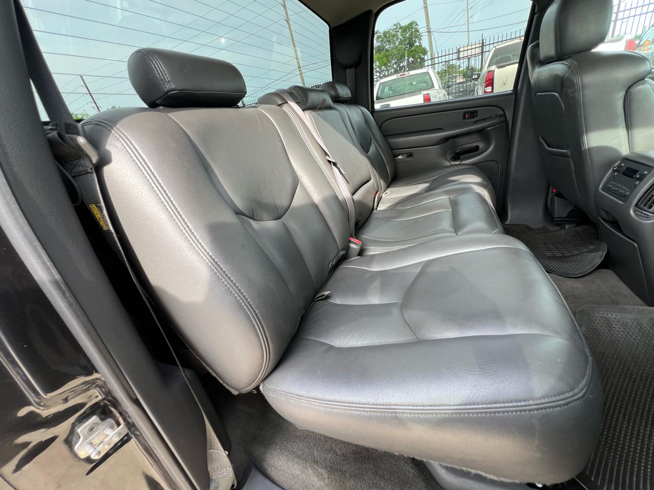Chevrolet Silverado 1500 LS Crew Cab Short Box 2WD 2004