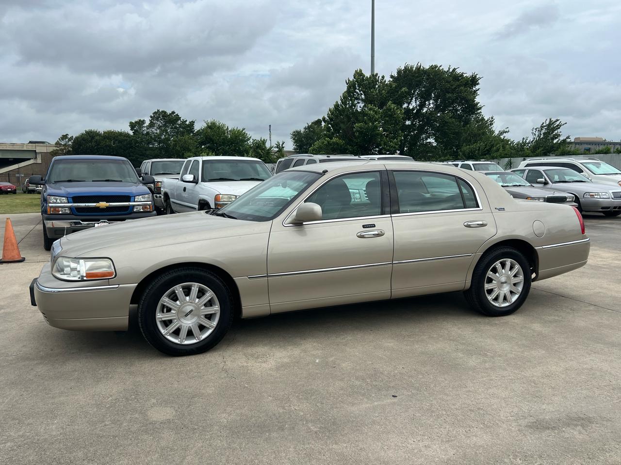 Lincoln Town Car Signature Limited 2011