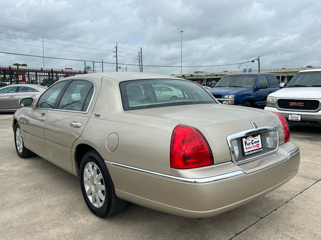Lincoln Town Car Signature Limited 2011