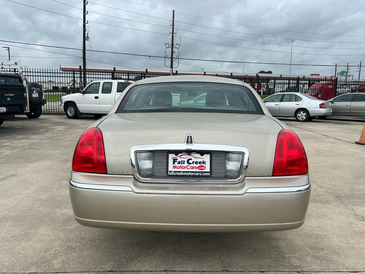 Lincoln Town Car Signature Limited 2011