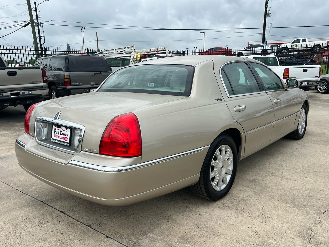 Lincoln Town Car Signature Limited 2011