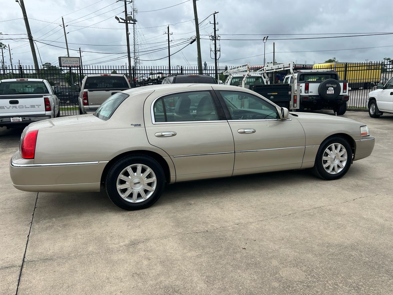 Lincoln Town Car Signature Limited 2011