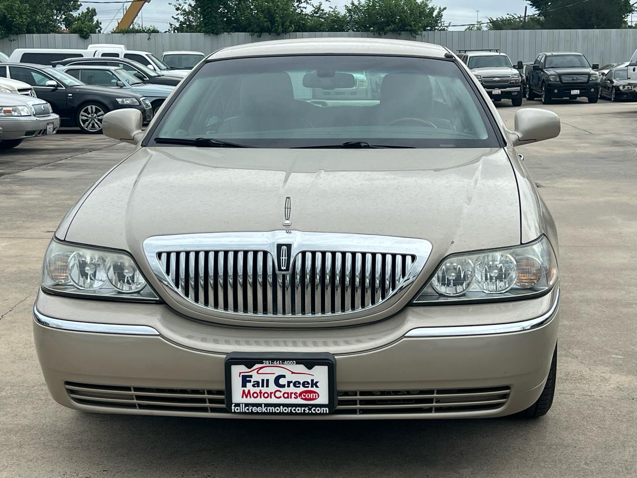Lincoln Town Car Signature Limited 2011