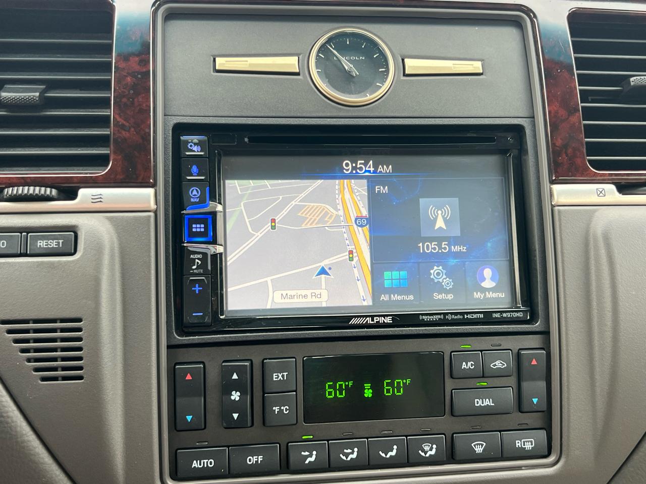 Lincoln Town Car Signature Limited 2011