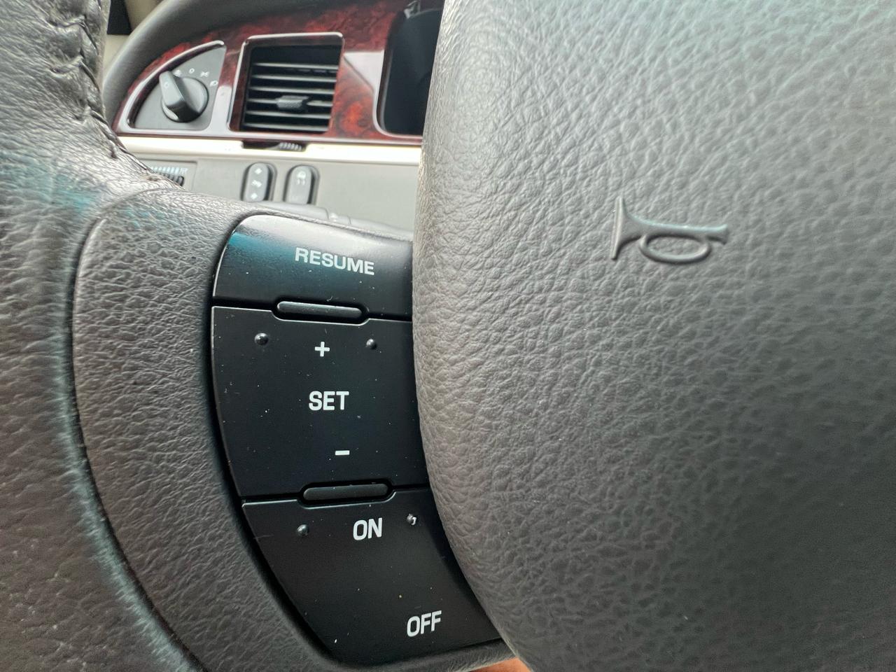 Lincoln Town Car Signature Limited 2011