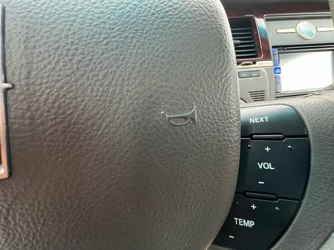 Lincoln Town Car Signature Limited 2011