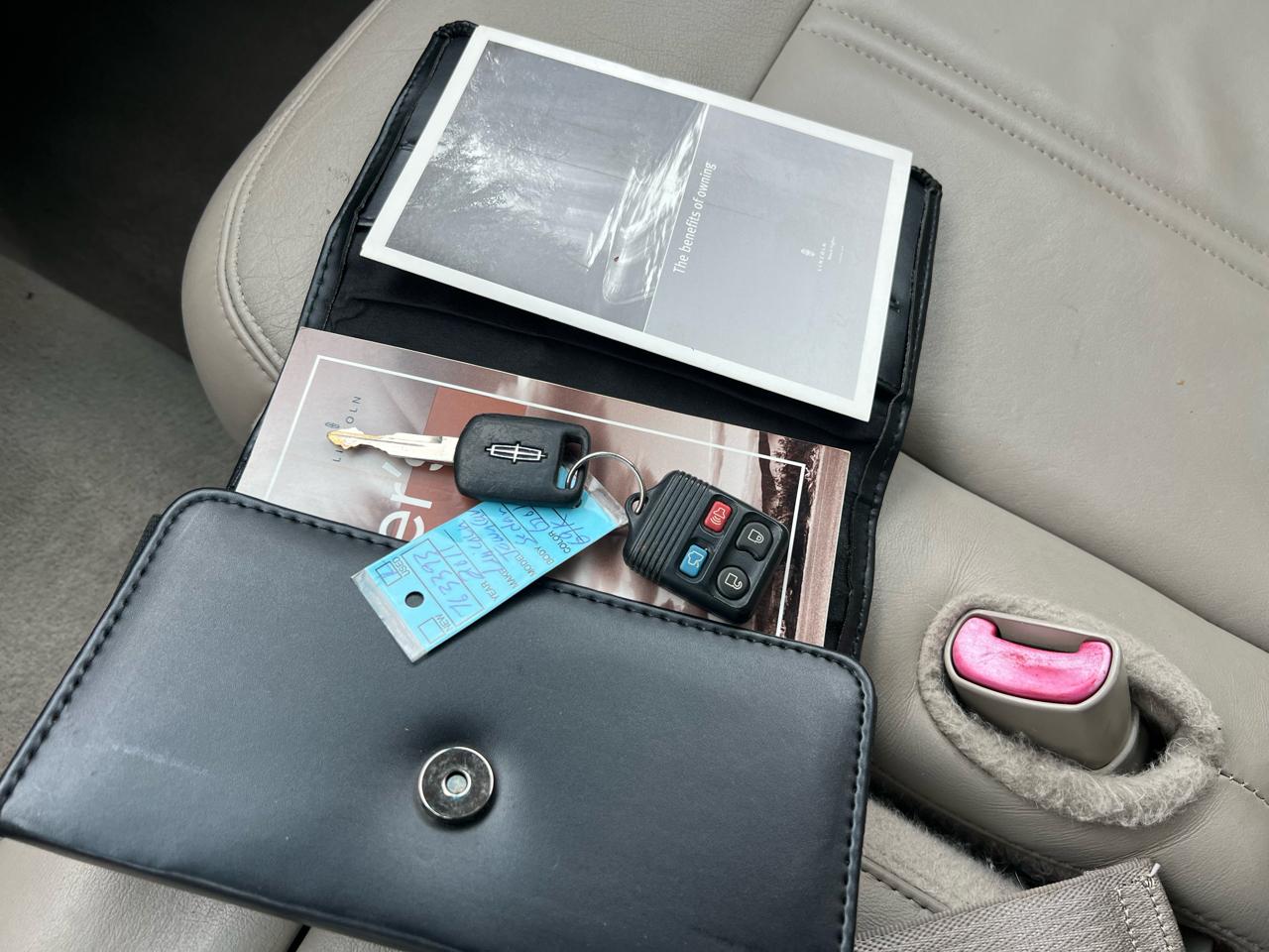 Lincoln Town Car Signature Limited 2011