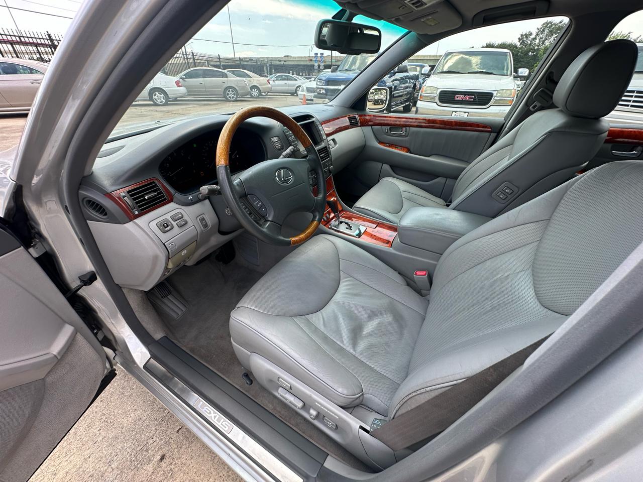 Lexus LS 430  2004