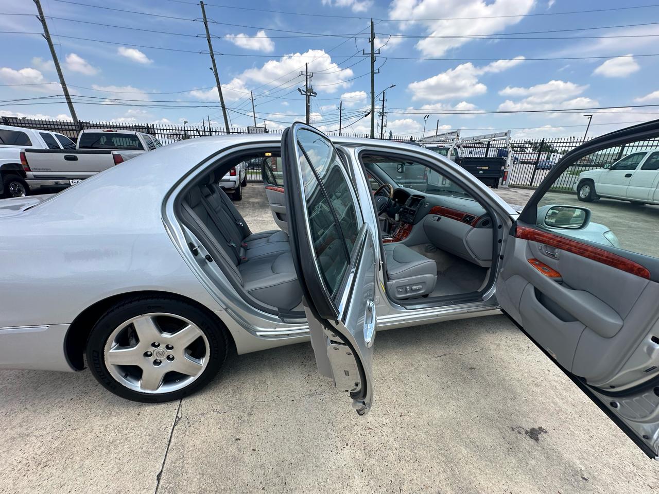 Lexus LS 430  2004