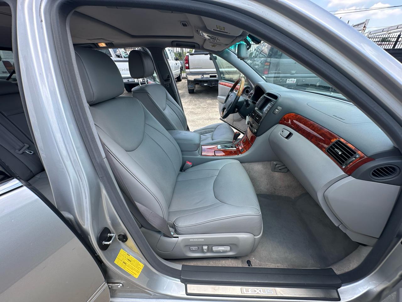 Lexus LS 430  2004