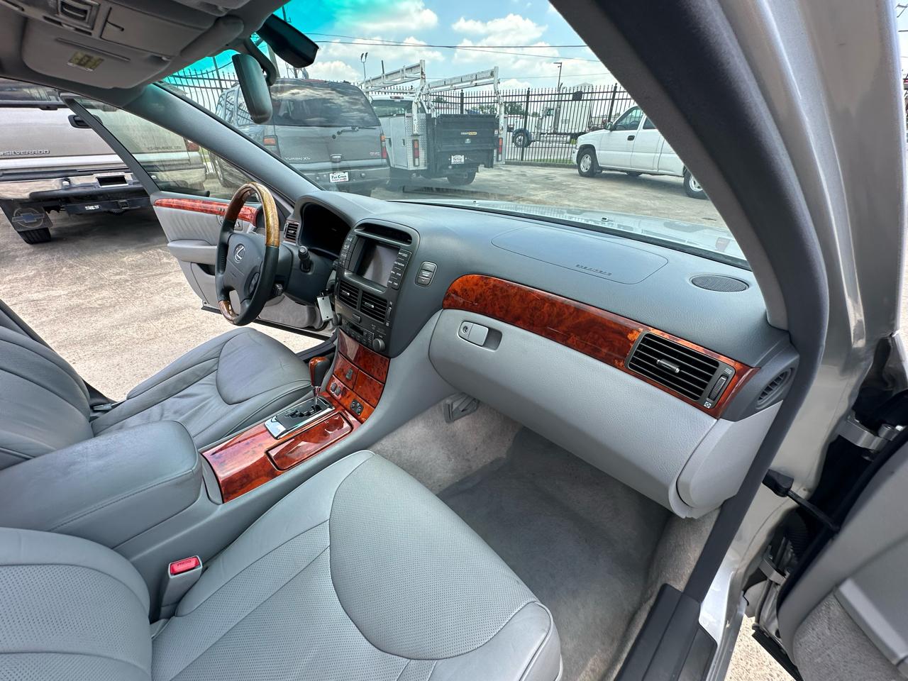 Lexus LS 430  2004
