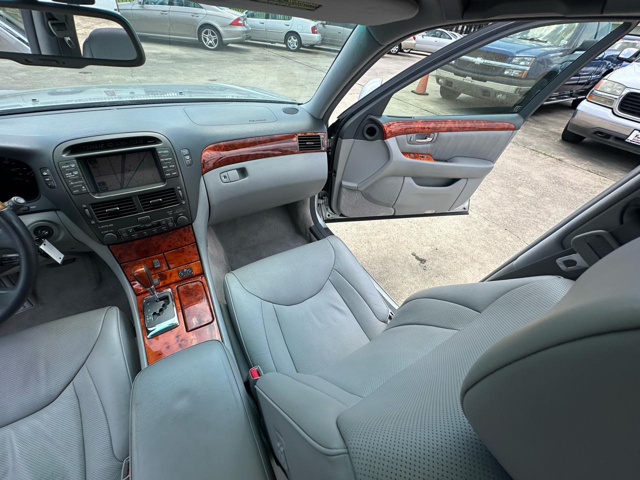 Lexus LS 430  2004