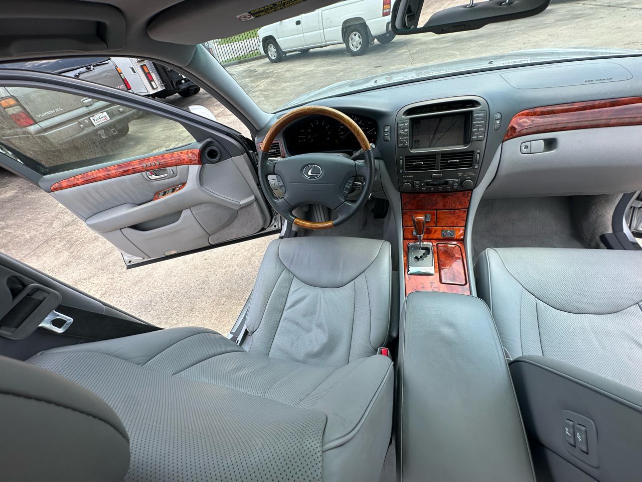 Lexus LS 430  2004