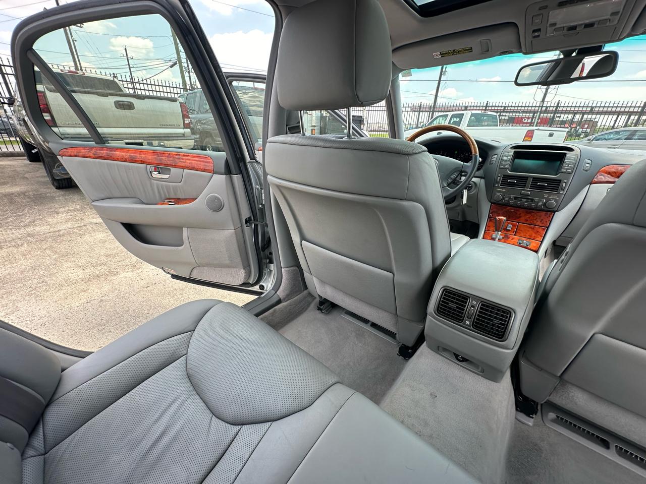 Lexus LS 430  2004