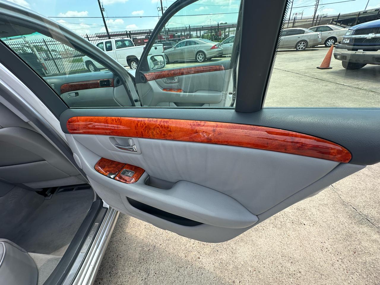 Lexus LS 430  2004