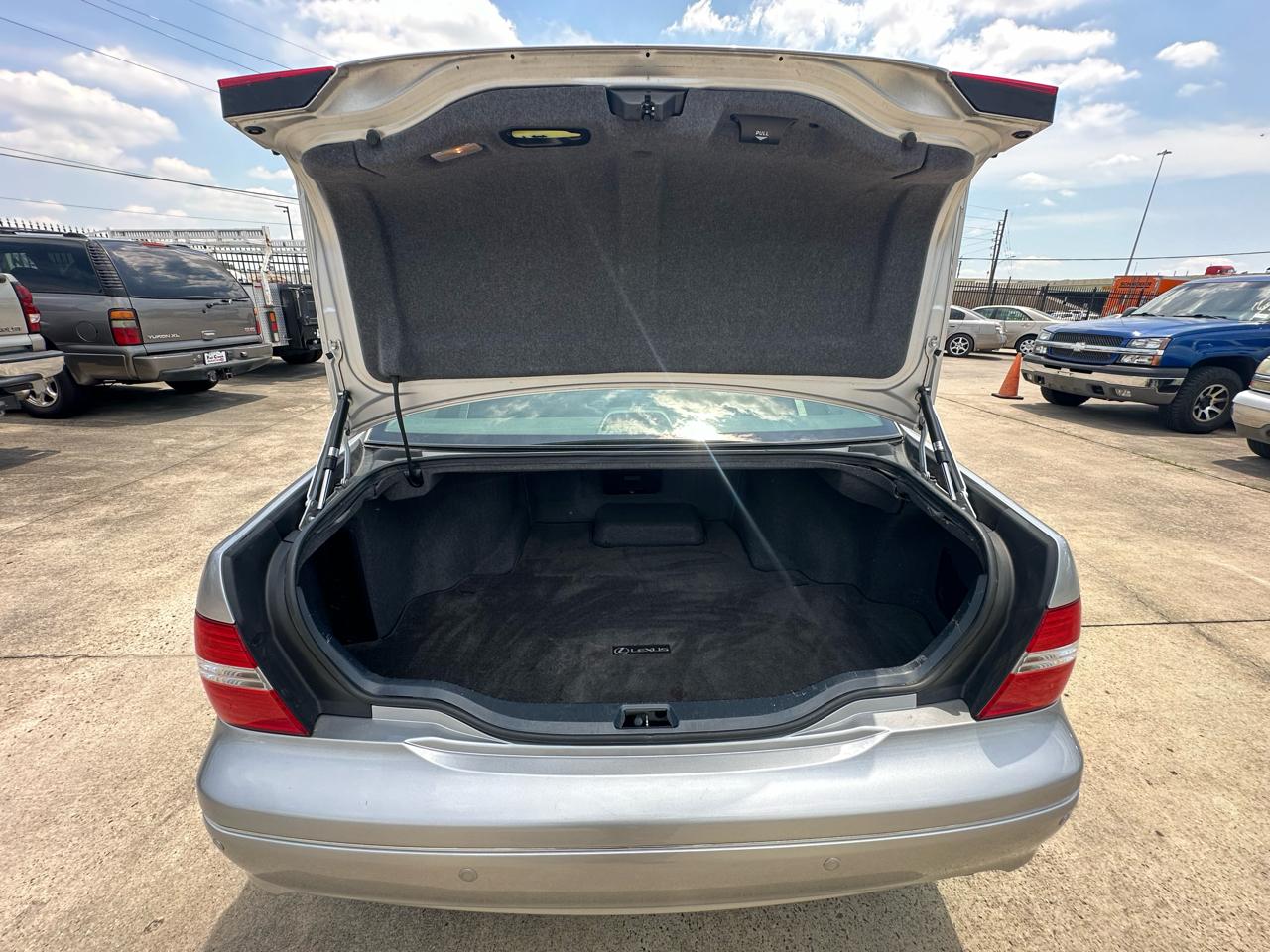 Lexus LS 430  2004