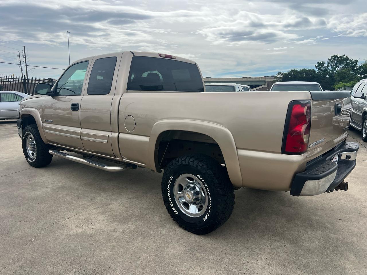Chevrolet Silverado 2500HD LS Ext. Cab Short Bed 4WD 2005