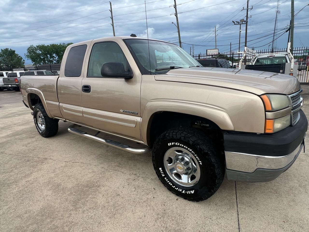 Chevrolet Silverado 2500HD LS Ext. Cab Short Bed 4WD 2005