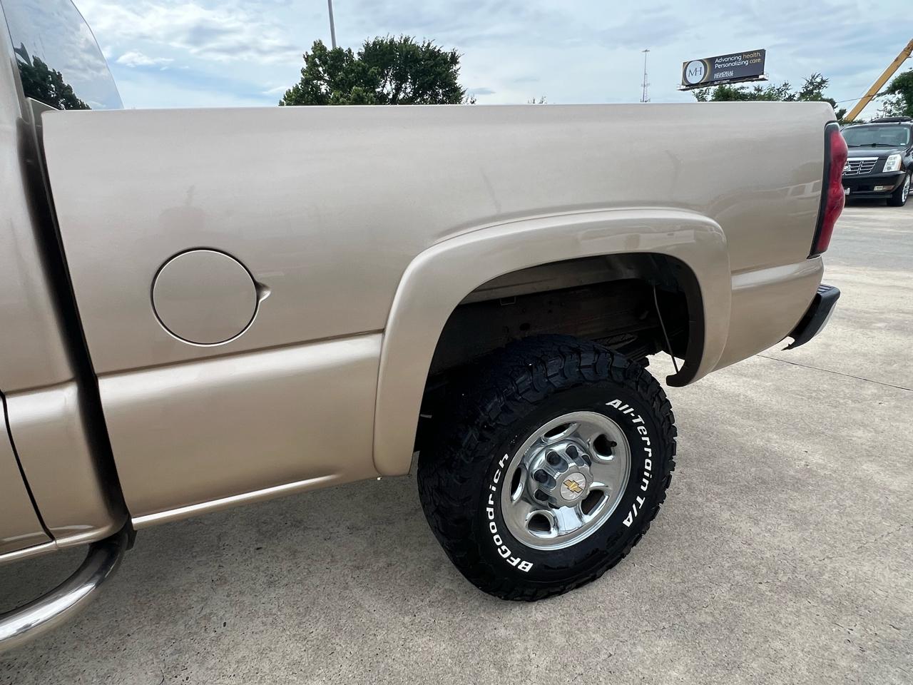 Chevrolet Silverado 2500HD LS Ext. Cab Short Bed 4WD 2005