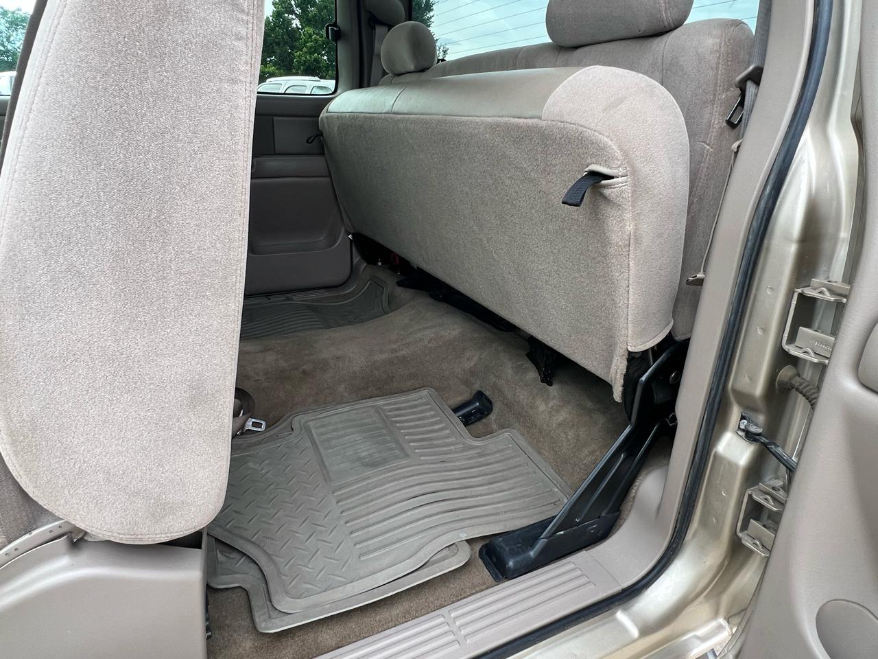 Chevrolet Silverado 2500HD LS Ext. Cab Short Bed 4WD 2005