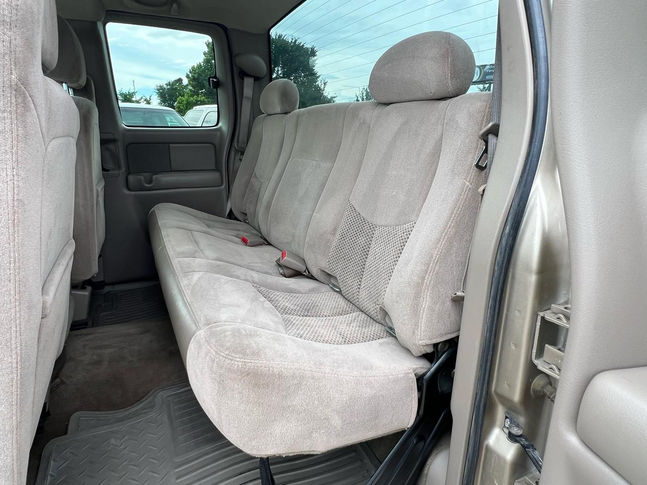 Chevrolet Silverado 2500HD LS Ext. Cab Short Bed 4WD 2005