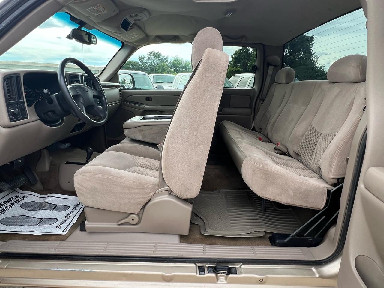 Chevrolet Silverado 2500HD LS Ext. Cab Short Bed 4WD 2005