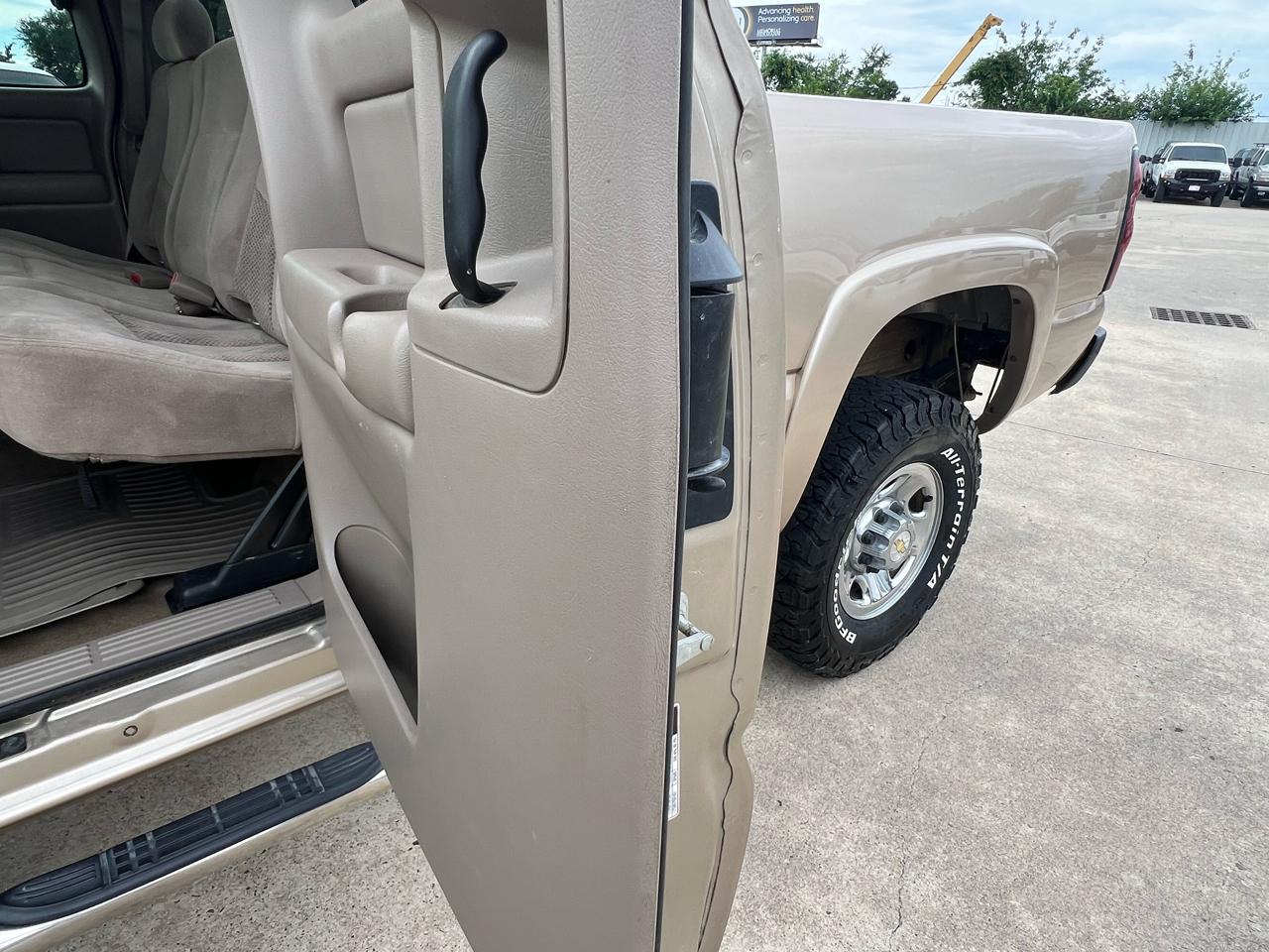 Chevrolet Silverado 2500HD LS Ext. Cab Short Bed 4WD 2005