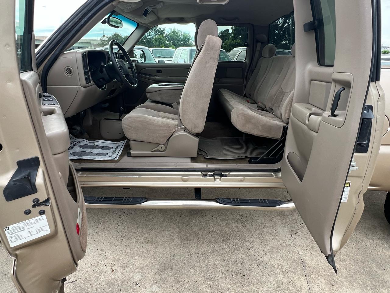 Chevrolet Silverado 2500HD LS Ext. Cab Short Bed 4WD 2005