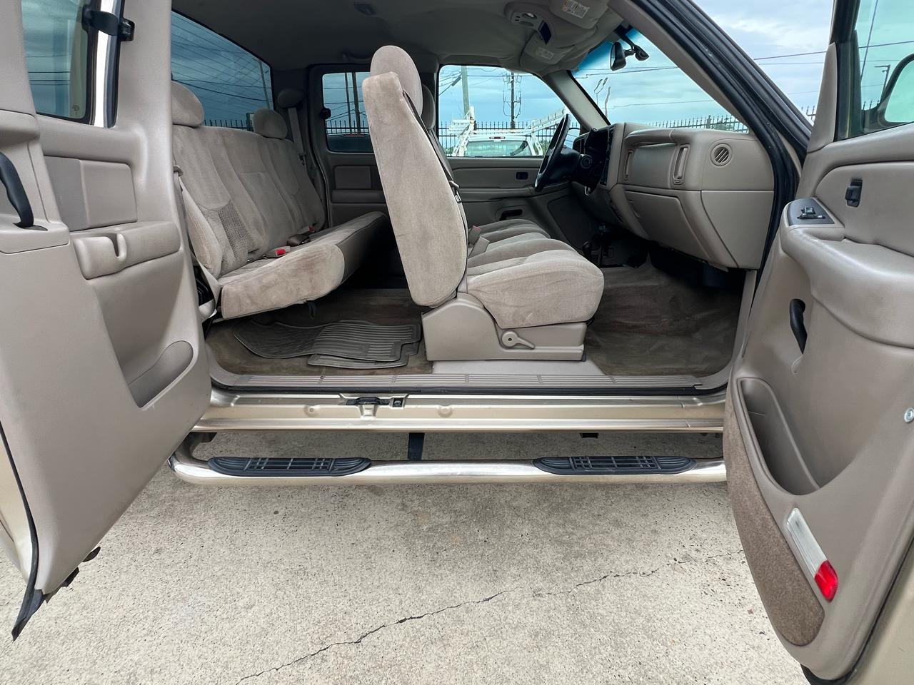Chevrolet Silverado 2500HD LS Ext. Cab Short Bed 4WD 2005