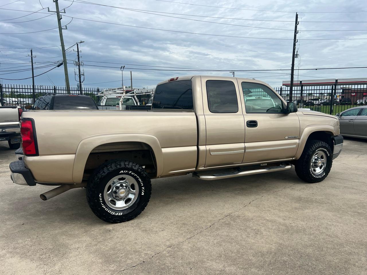 Chevrolet Silverado 2500HD LS Ext. Cab Short Bed 4WD 2005