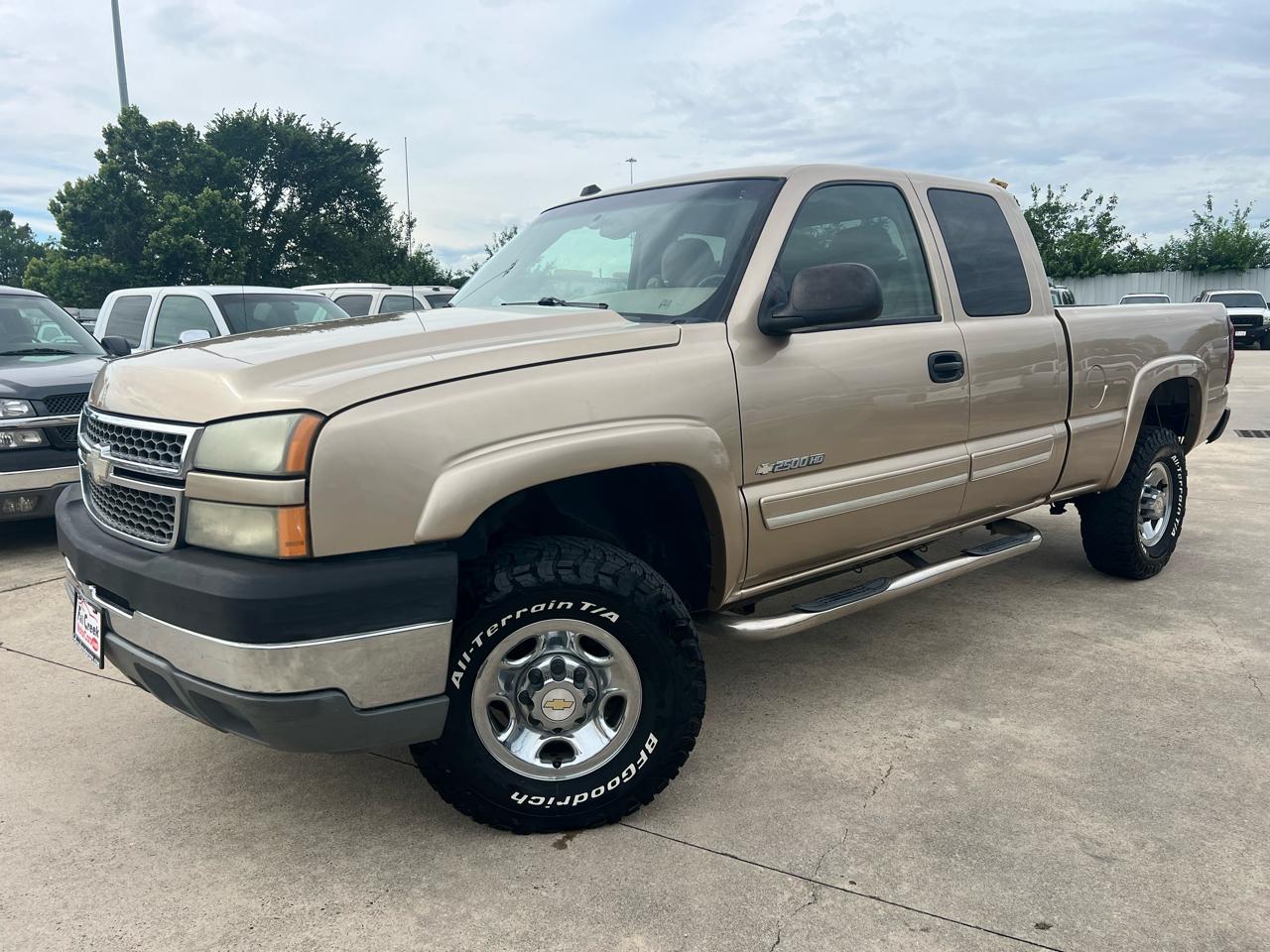Chevrolet Silverado 2500HD LS Ext. Cab Short Bed 4WD 2005