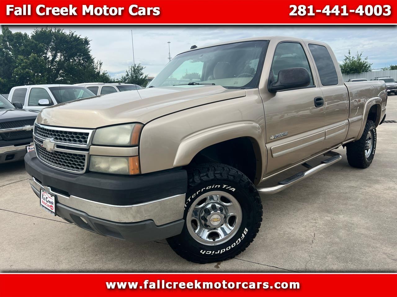 2005 Chevrolet Silverado 2500HD LS Ext. Cab Short Bed 4WD