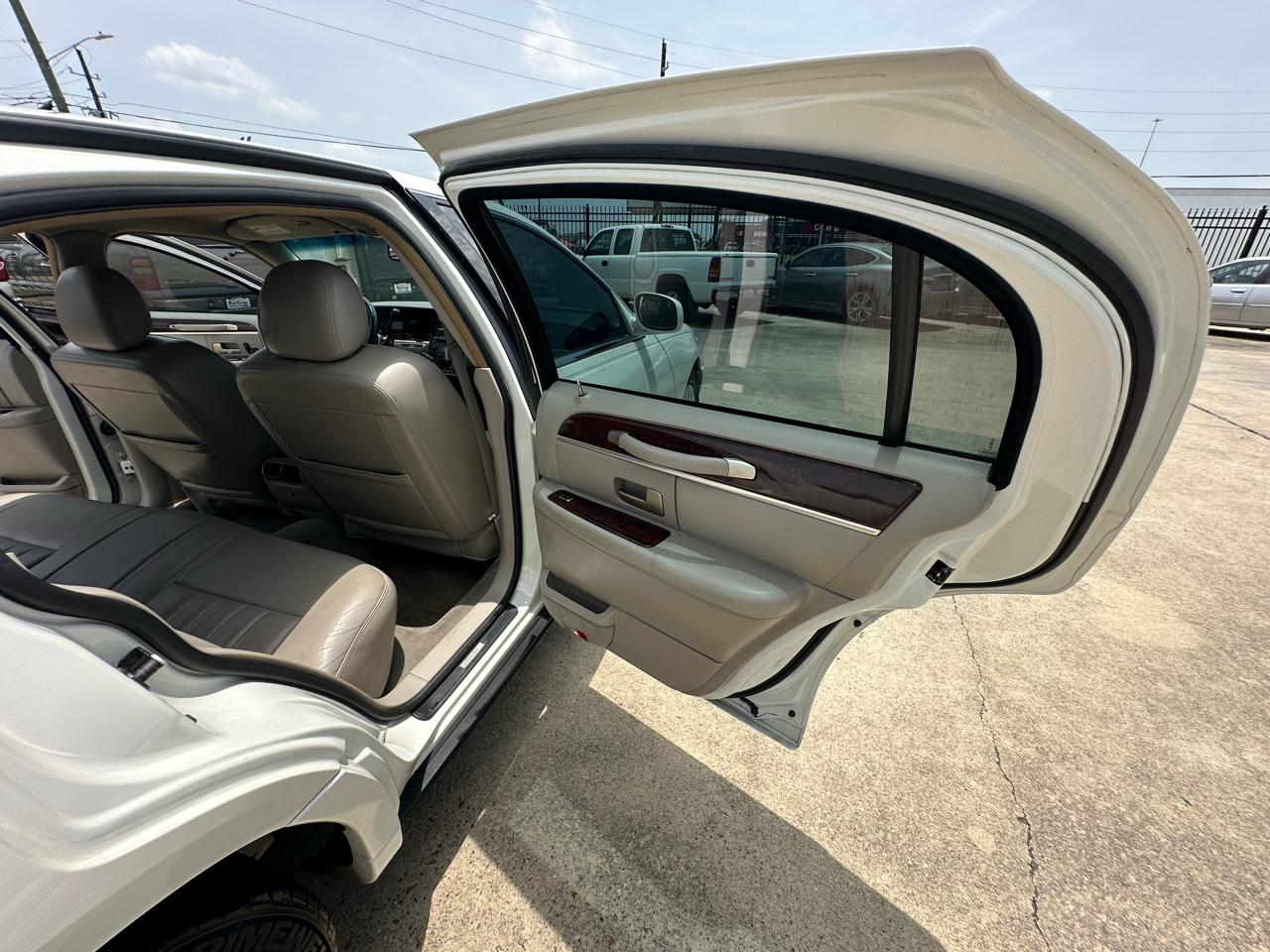Lincoln Town Car Signature 2006