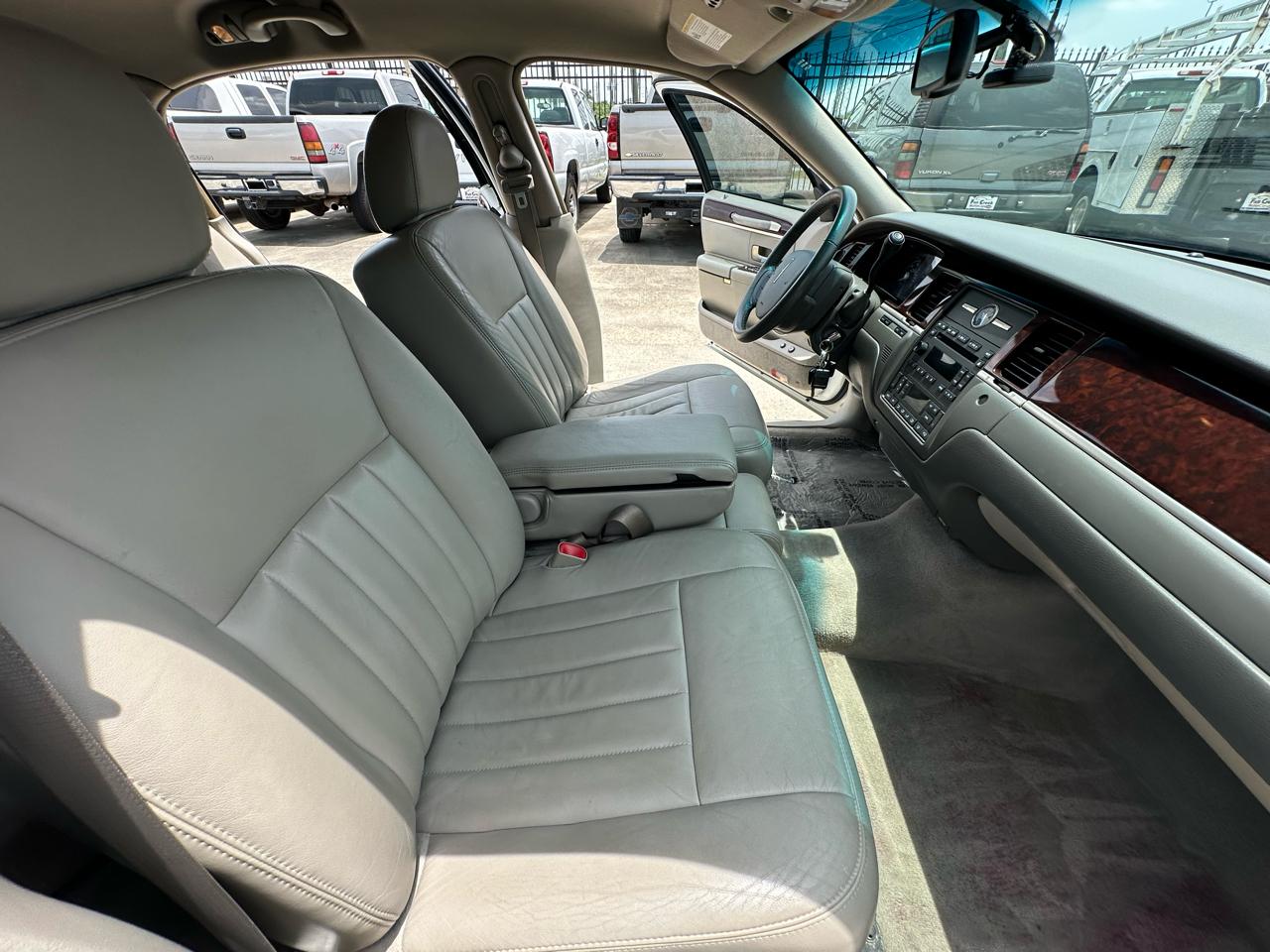 Lincoln Town Car Signature 2006