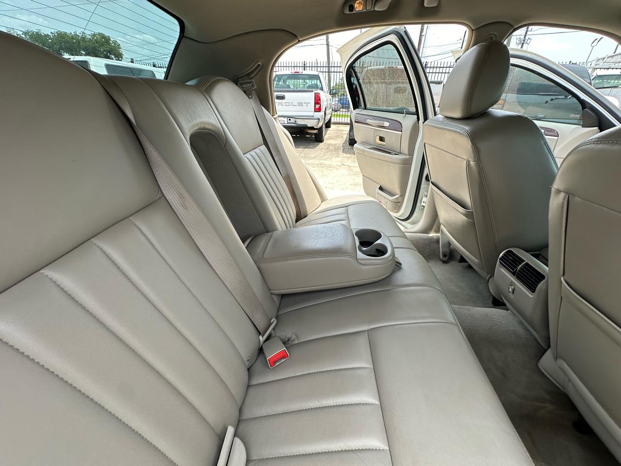 Lincoln Town Car Signature 2006