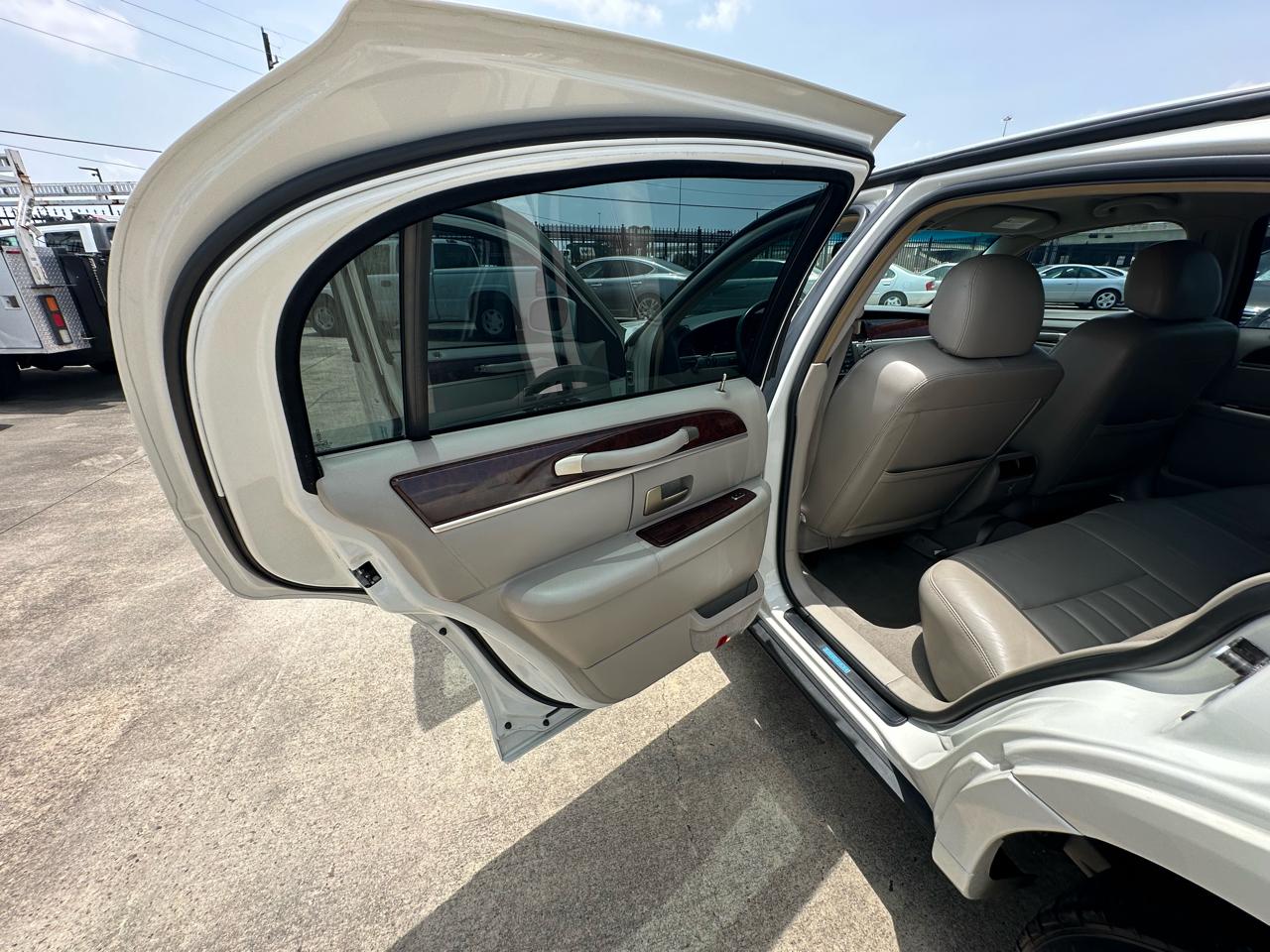 Lincoln Town Car Signature 2006