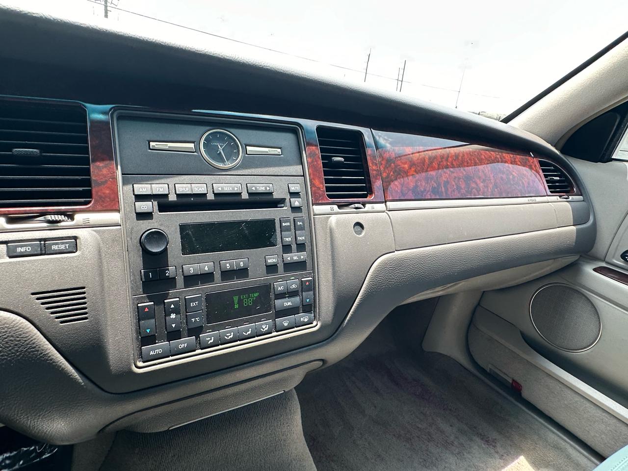 Lincoln Town Car Signature 2006